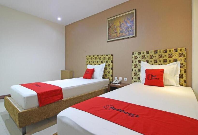 酒店 Reddoorz Near Uns Solo