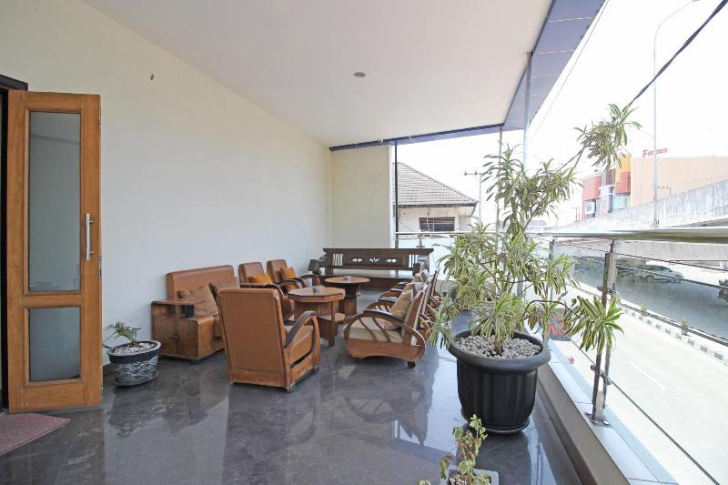 酒店 Reddoorz Near Uns Solo