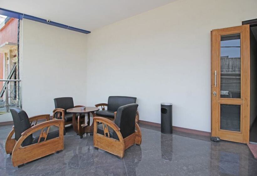 酒店 Reddoorz Near Uns Solo