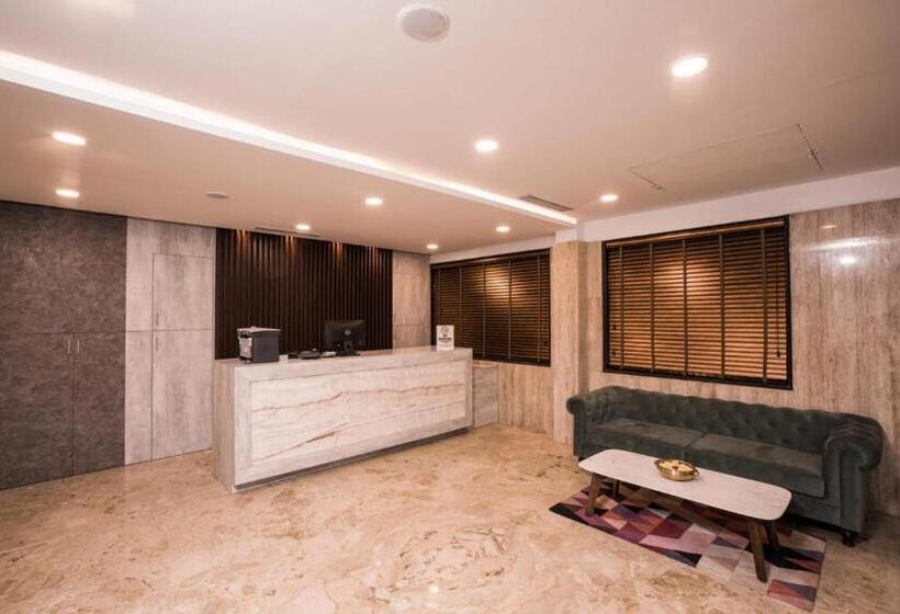 בית מלון כפרי Sma Grand Inn, Triplicane