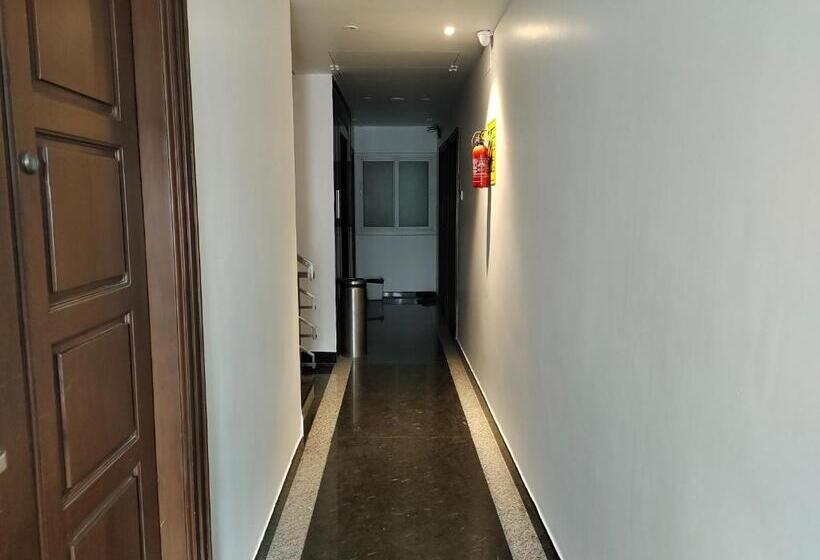 בית מלון כפרי Sma Grand Inn, Triplicane