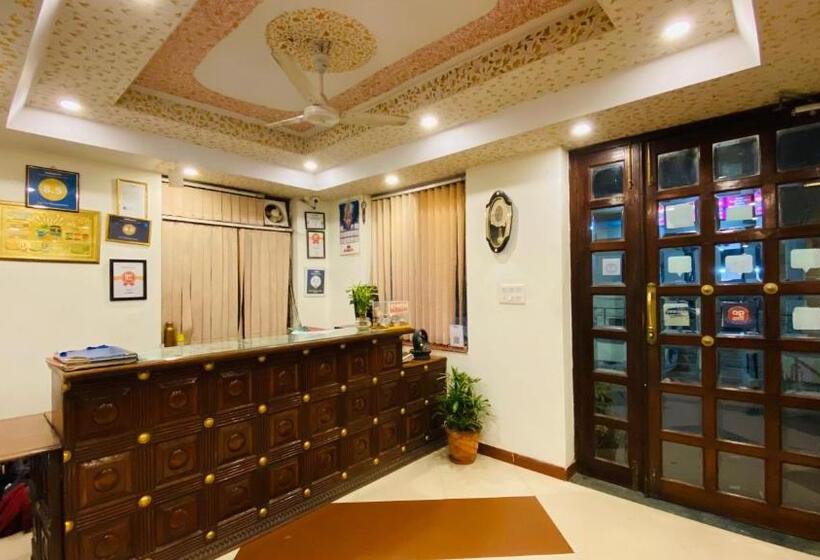 Отель Tuk Tuk Backpackers Near Railway Station Jaipur