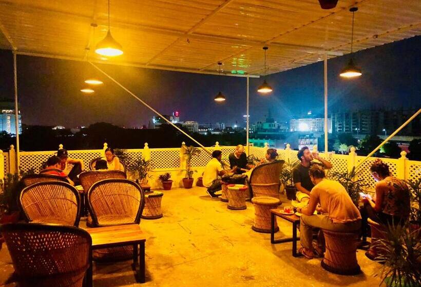 Отель Tuk Tuk Backpackers Near Railway Station Jaipur
