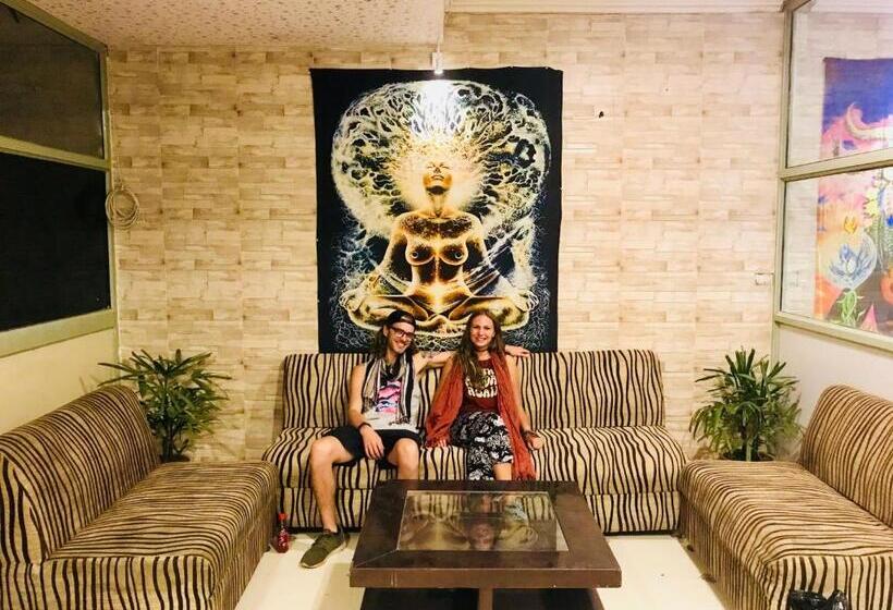 Отель Tuk Tuk Backpackers Near Railway Station Jaipur