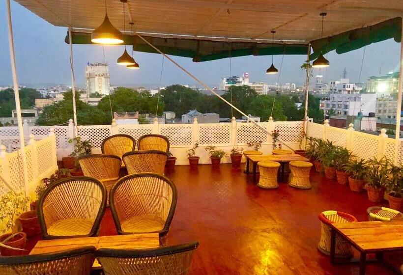 Отель Tuk Tuk Backpackers Near Railway Station Jaipur