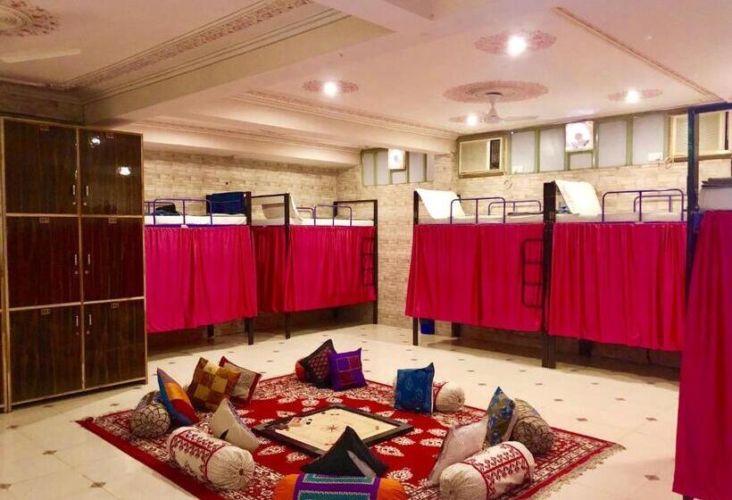 Отель Tuk Tuk Backpackers Near Railway Station Jaipur