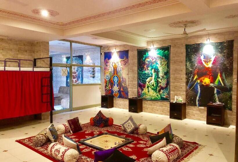 Отель Tuk Tuk Backpackers Near Railway Station Jaipur