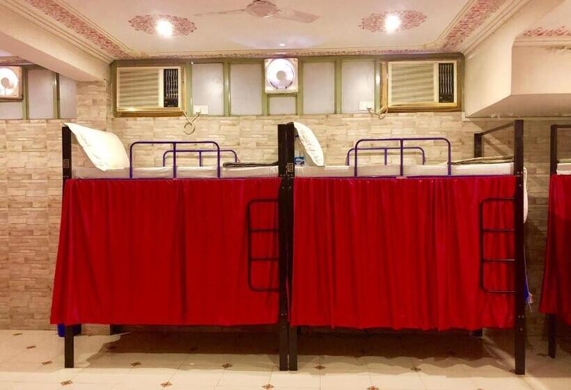 Отель Tuk Tuk Backpackers Near Railway Station Jaipur