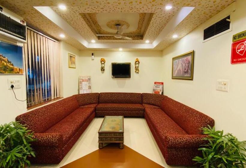 Отель Tuk Tuk Backpackers Near Railway Station Jaipur