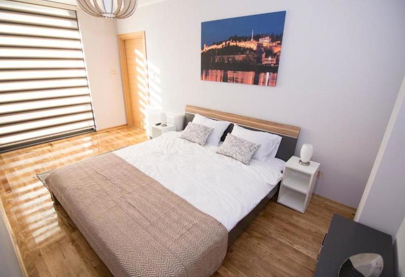 هتل B&b Vracar Resort