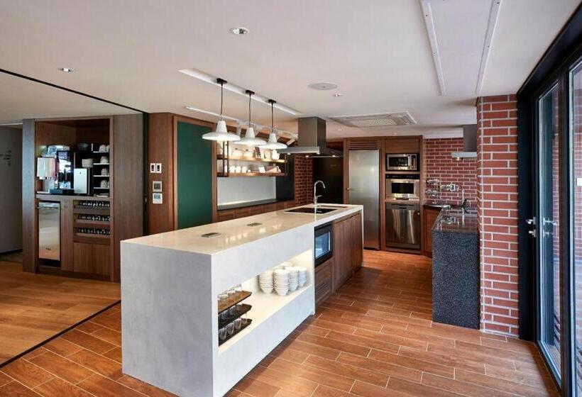 هتل Walkerhill Douglas House