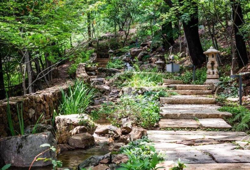 هتل Walkerhill Douglas House