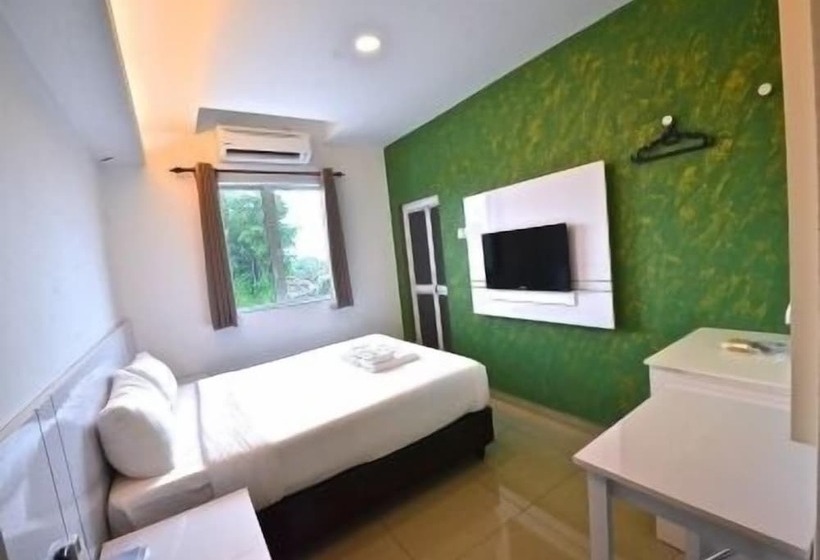 Отель Yew Boutique