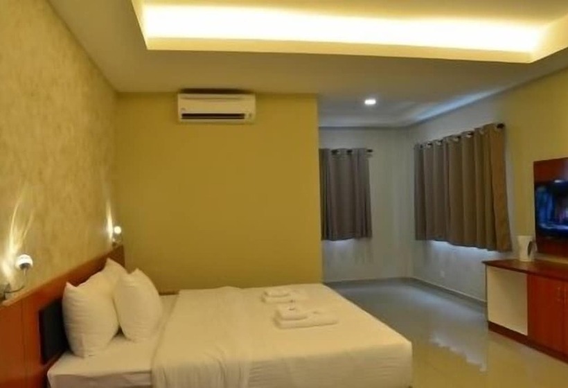 Отель Yew Boutique