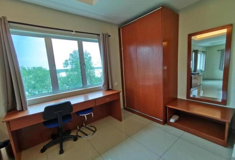 Отель Yew Boutique