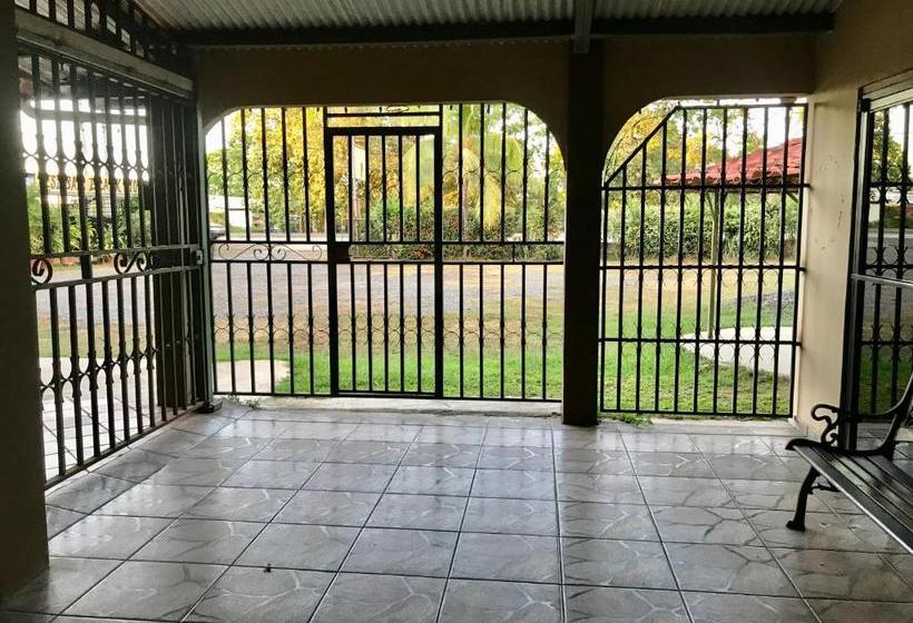 بنسيون Black Lion Inn