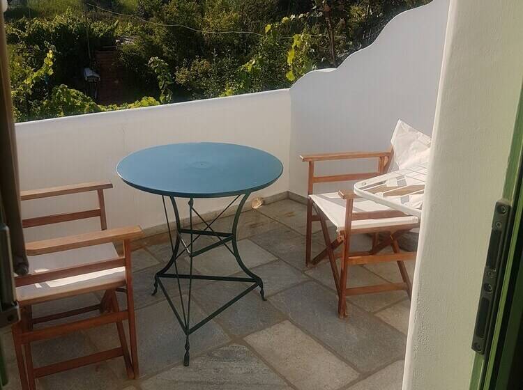 Seaspray House , Livadi Serifos