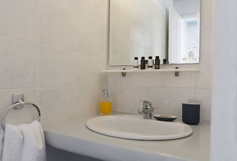 Seaspray House , Livadi Serifos