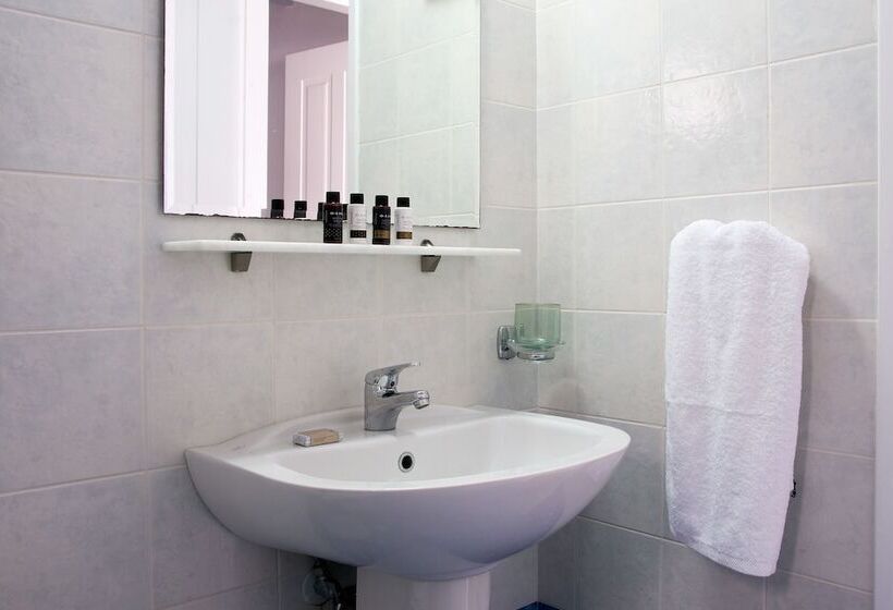 Seaspray House , Livadi Serifos