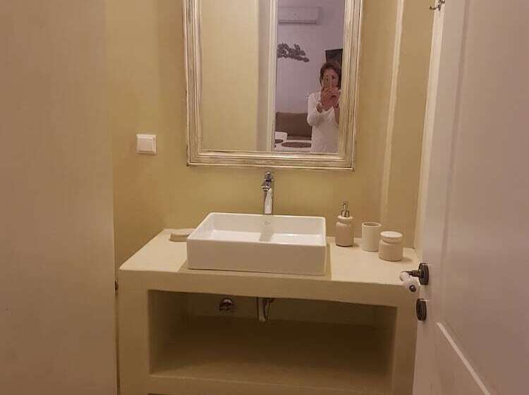 Seaspray House , Livadi Serifos