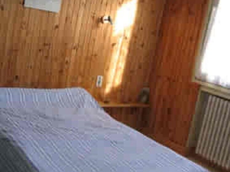 Camping De L Agly. Gites