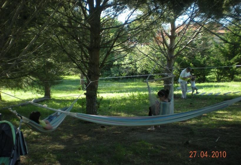 Camping De L Agly. Gites