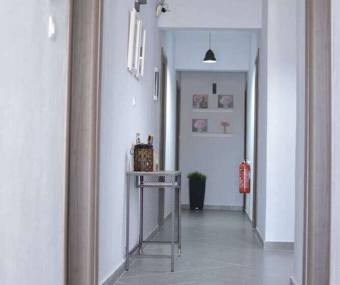 Gatos Village Studios & Apartments