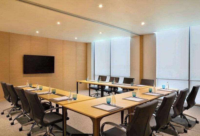 Отель Avani Ibn Battuta Dubai