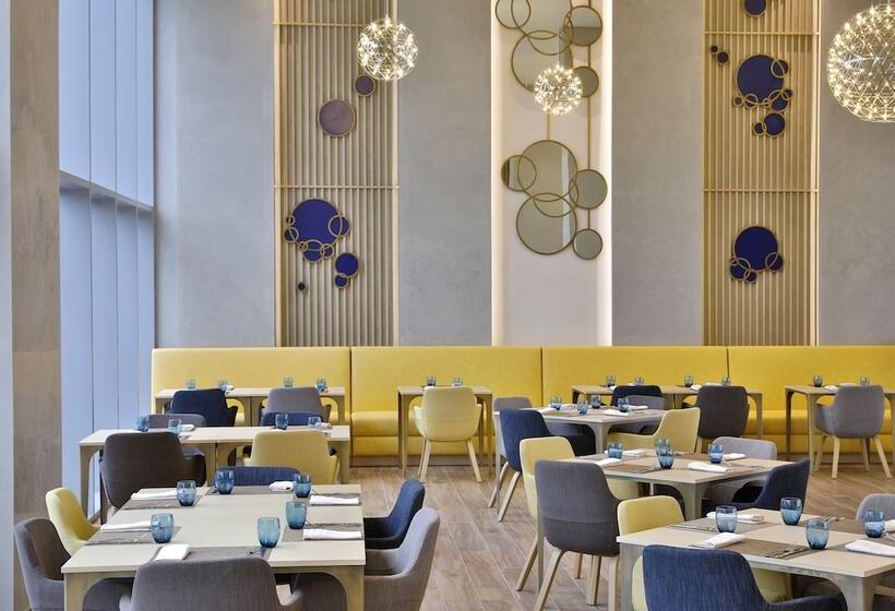 Отель Avani Ibn Battuta Dubai