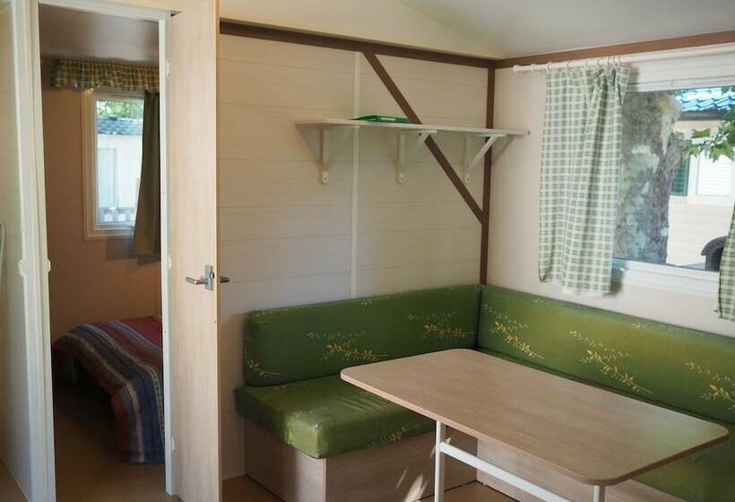 בית מלון כפרי Le Casque Roi