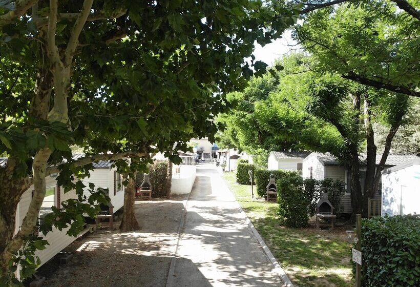 בית מלון כפרי Le Casque Roi