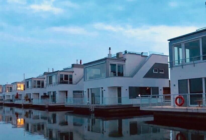 בית מלון כפרי Hausboot Elandi