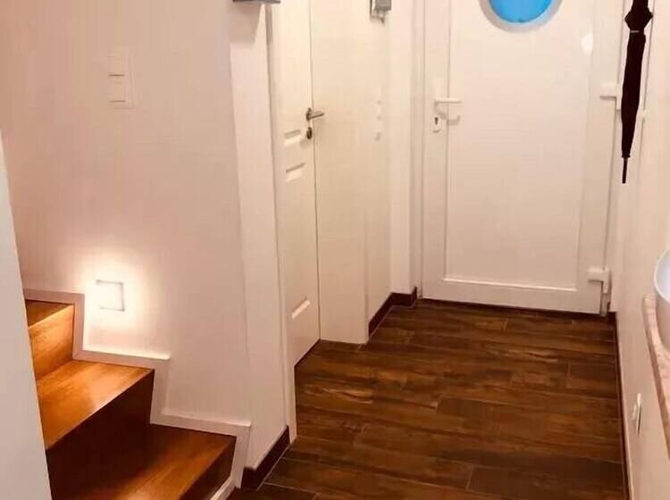 בית מלון כפרי Hausboot Elandi