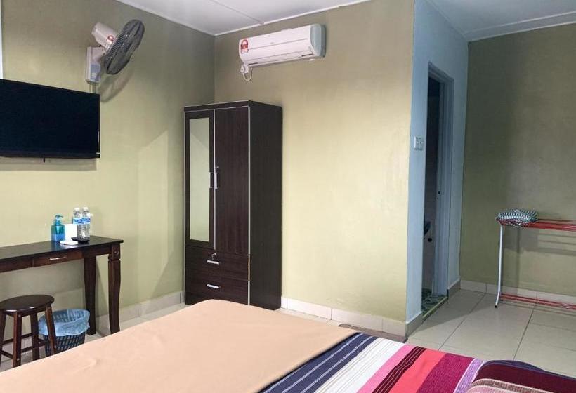 בית מלון כפרי Oyo 90015 Indah Chalet