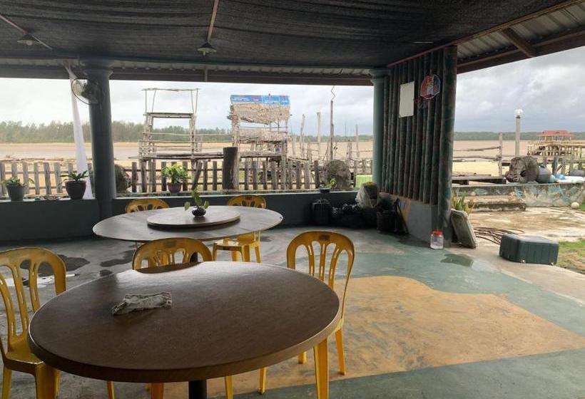 בית מלון כפרי Oyo 90015 Indah Chalet