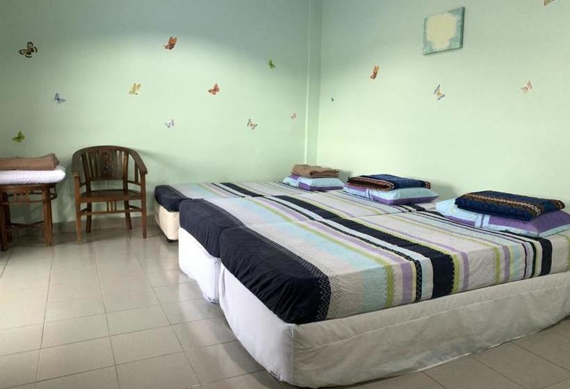 בית מלון כפרי Oyo 90015 Indah Chalet