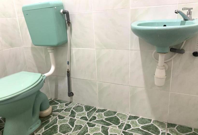 בית מלון כפרי Oyo 90015 Indah Chalet