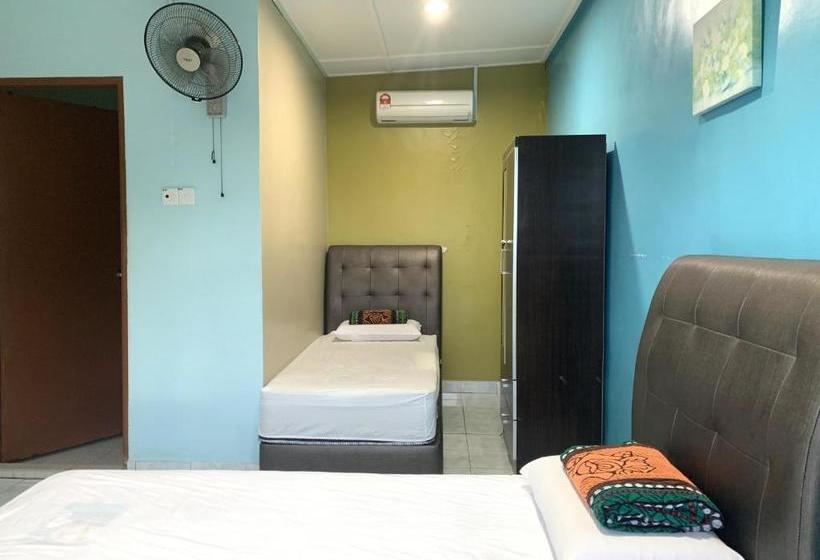 בית מלון כפרי Oyo 90015 Indah Chalet