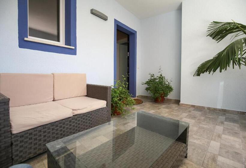 膳宿费 The Square Castelsardo