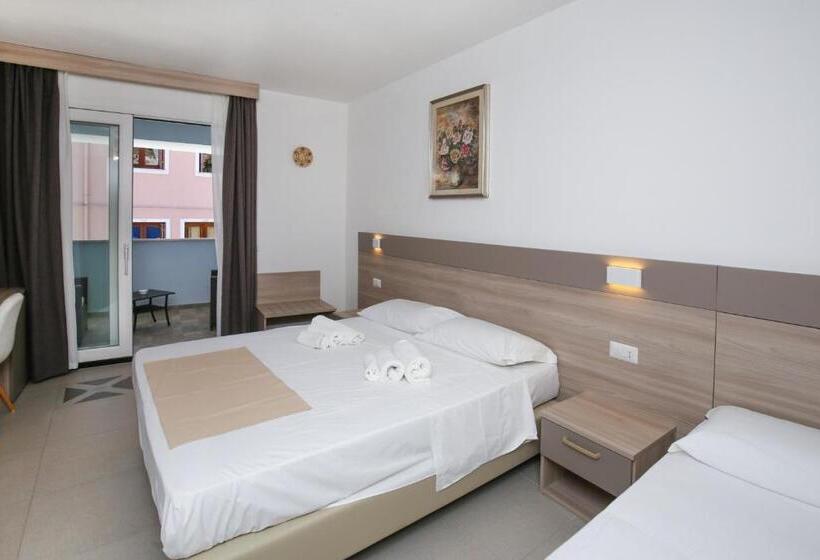 膳宿费 The Square Castelsardo