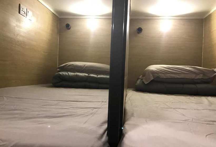 فندق صغير Downtown Bunkers