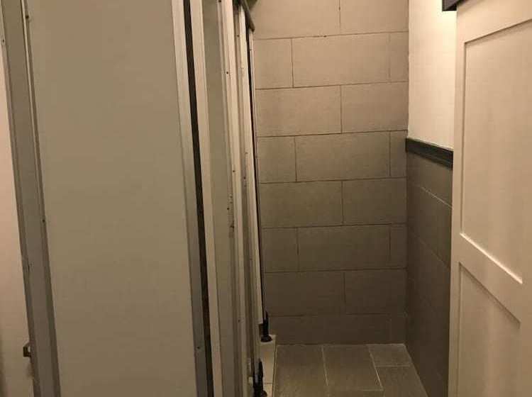 فندق صغير Downtown Bunkers