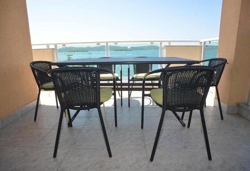 Apartments Citrine On The Beach