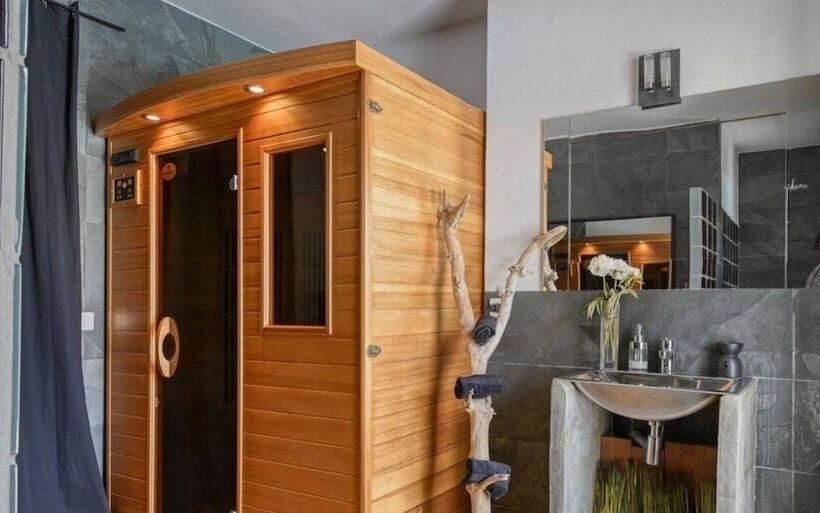 צימר Mas Sainte Marie   Private Hot Tub Suites