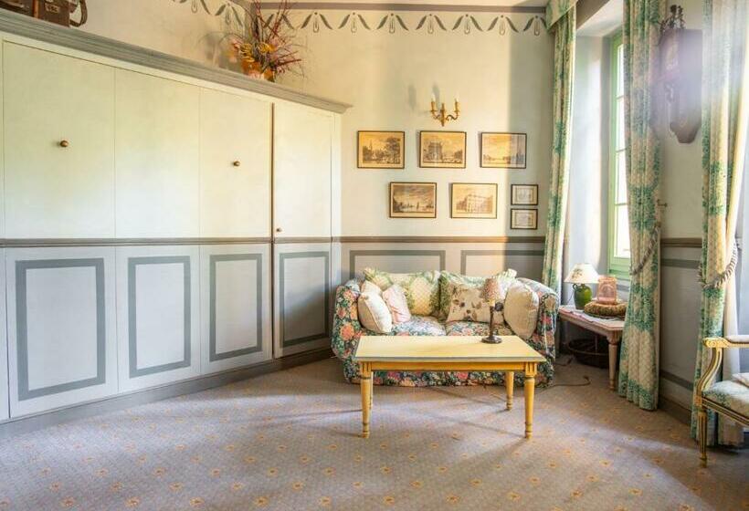 Cozy Apartment With Swimming Pool Terrace Garden Parking