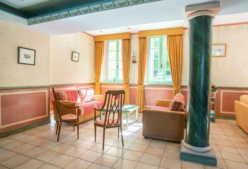 Cozy Apartment With Swimming Pool Terrace Garden Parking