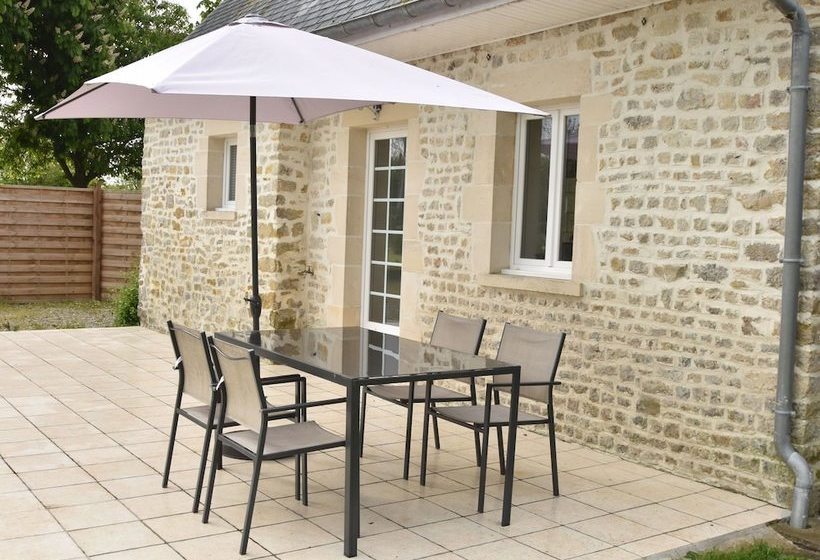 Cozy Cottage In Fresville With Garden