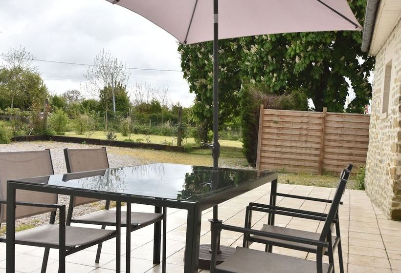 Cozy Cottage In Fresville With Garden