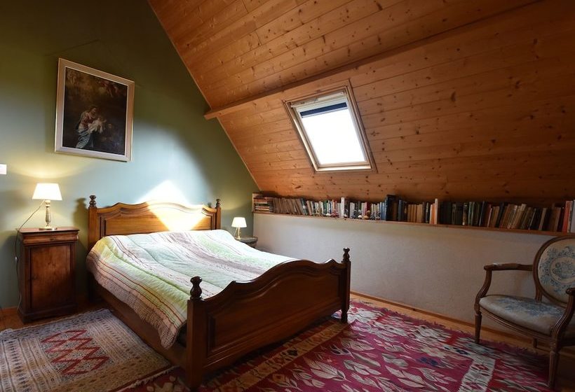 Cozy Cottage In Fresville With Garden