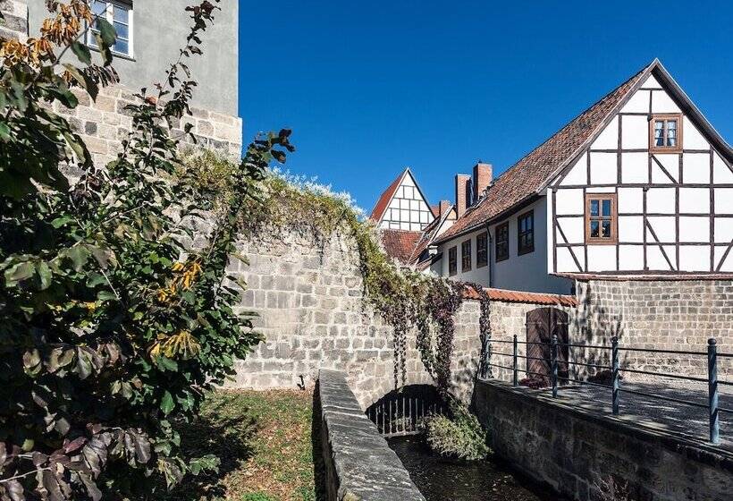 Home With Lots Of Light And A Great View